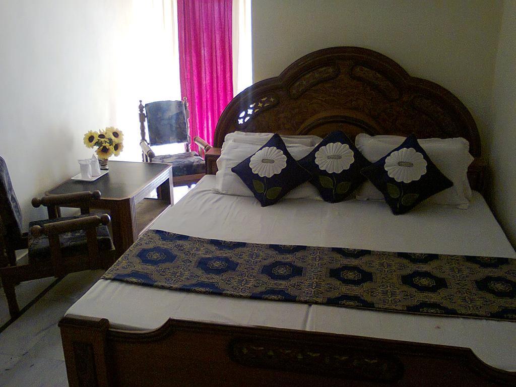 Hotel Arsh International Nainital Bilik gambar