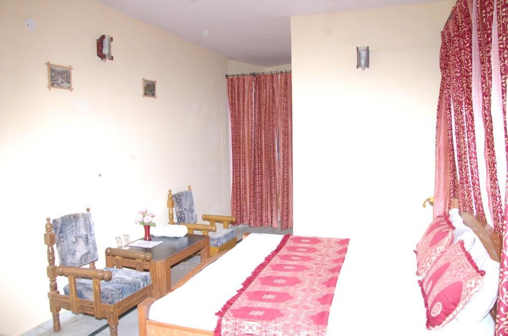 Hotel Arsh International Nainital Bilik gambar