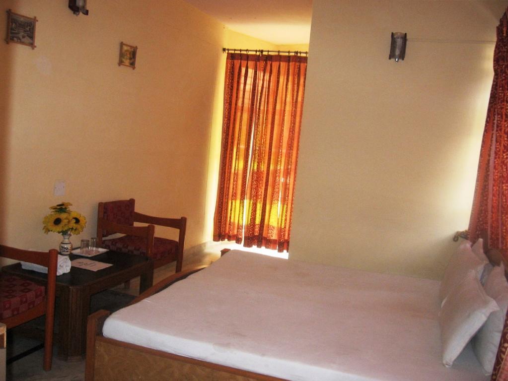 Hotel Arsh International Nainital Bilik gambar
